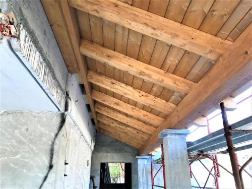 portico-in-abete-lamellare-impregnato-con-perlina-classica-2