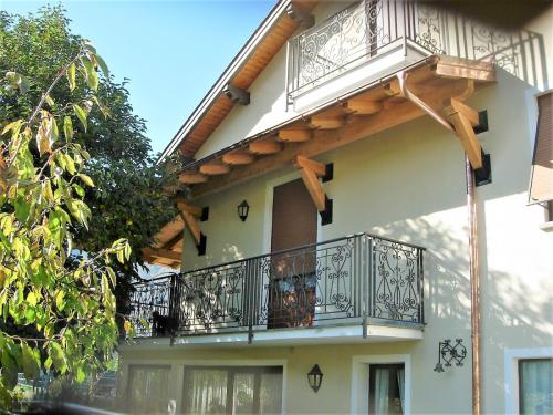 portico-in-abete-lamellare-impregnato-con-perlina-classica-5