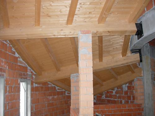 struttura-orizzontale-in-abete-lamellare-impregnata-con-perlina-classica