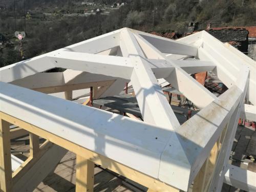 struttura-orizzontale-in-abete-lamellare-sbiancata-e-spazzolata-abbaino-con-pareti-a-telaio-3