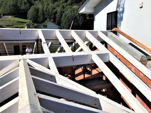 struttura-verticale-in-abete-lamellare-sbiancata-3