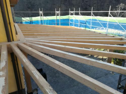 veranda-in-abete-lamellare-impregnato-e-spazzolato-2