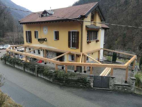 veranda-in-abete-lamellare-impregnato-e-spazzolato-3