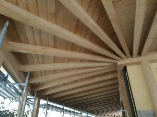 veranda-in-abete-lamellare-impregnato-e-spazzolato-con-perlina-classica-2